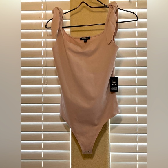 Express Tops - ⭐️ Must have bodysuit! ⭐️
